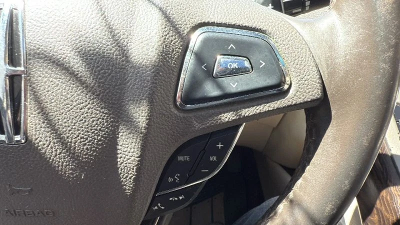 2016 Lincoln MKX - Image 11 of 12