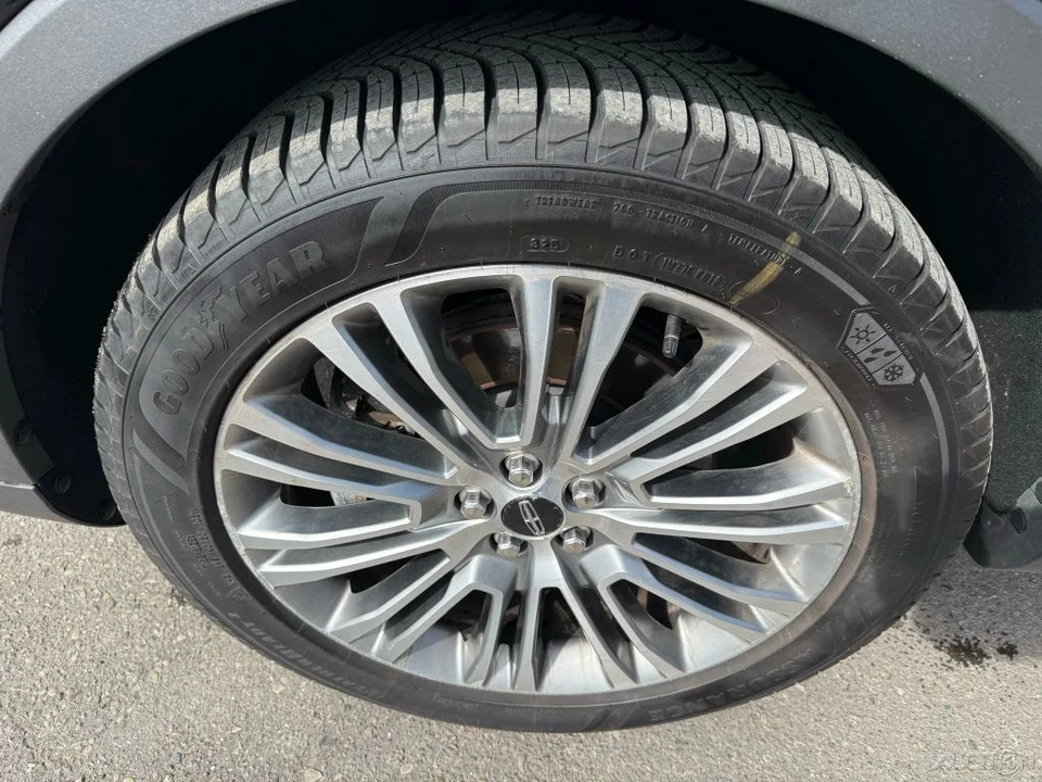 2016 Lincoln MKX - Image 9 of 12