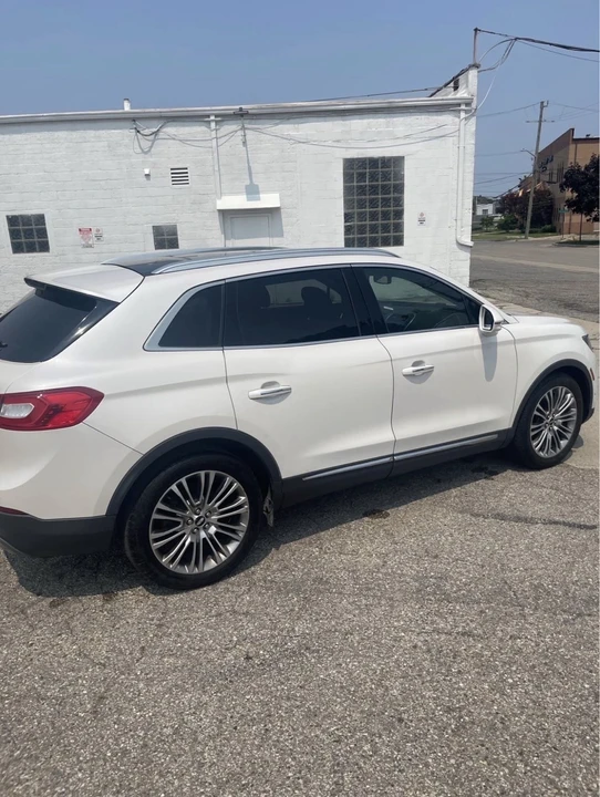 2016 Lincoln MKX - Image 9 of 12