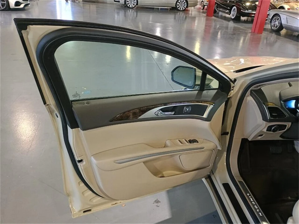 2016 Lincoln MKZ - Image 13 of 31