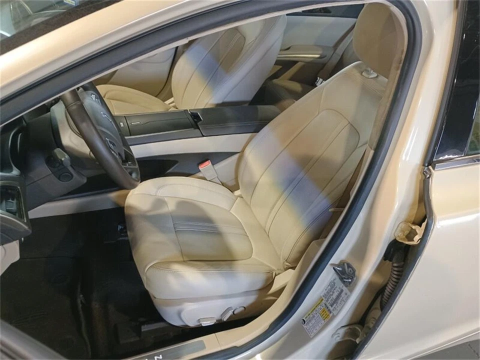 2016 Lincoln MKZ - Image 16 of 31