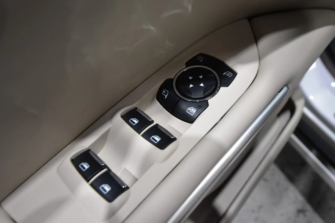 2016 Lincoln MKZ - Image 17 of 21