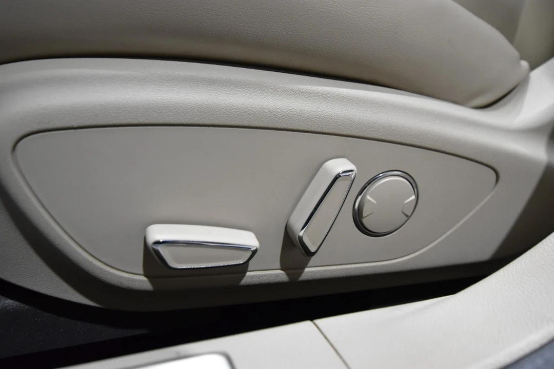 2016 Lincoln MKZ - Image 19 of 21