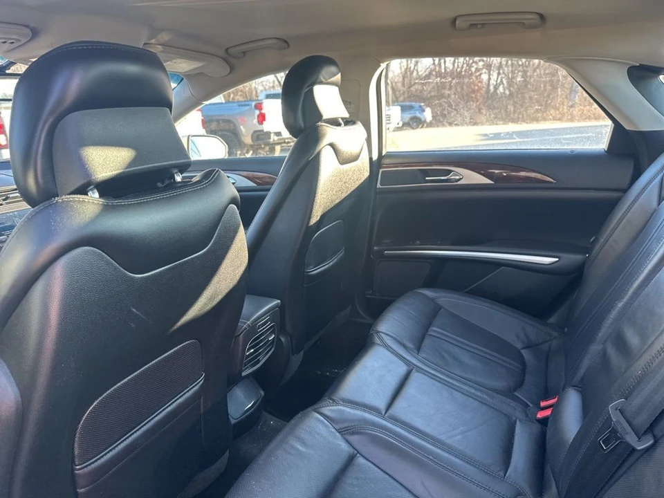 2016 Lincoln MKZ - Image 11 of 12