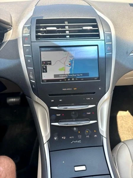 2016 Lincoln MKZ - Image 11 of 12