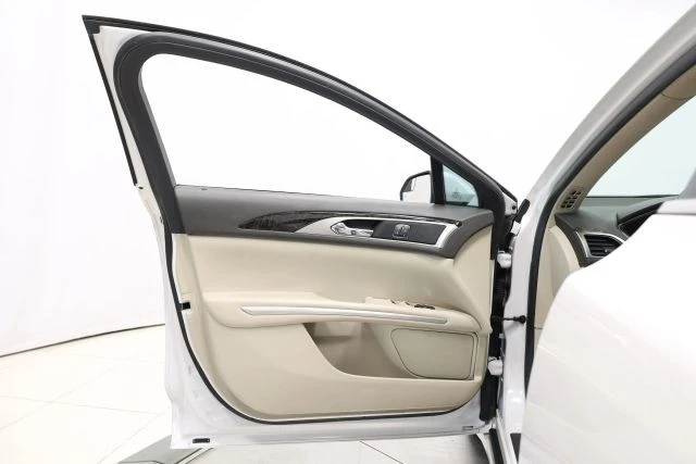 2016 Lincoln MKZ - Image 9 of 12