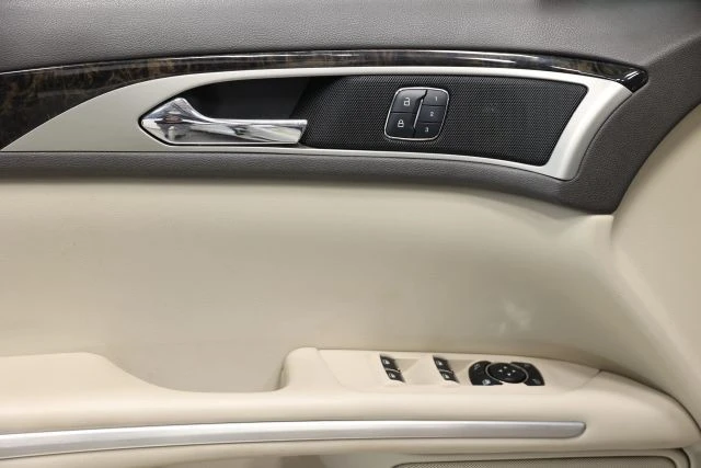 2016 Lincoln MKZ - Image 10 of 12