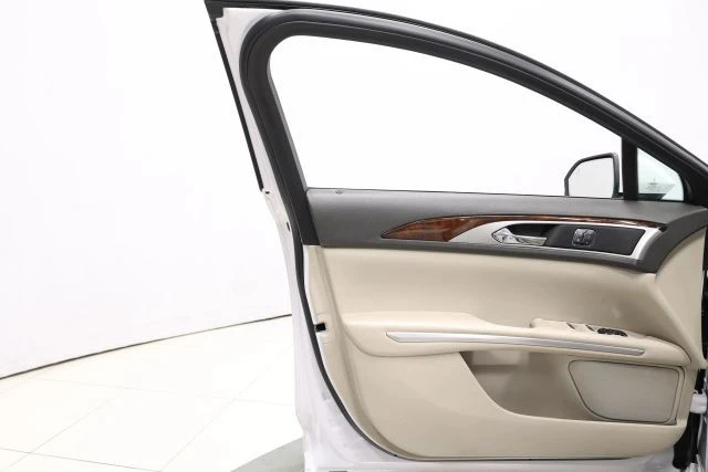 2016 Lincoln MKZ - Image 11 of 31