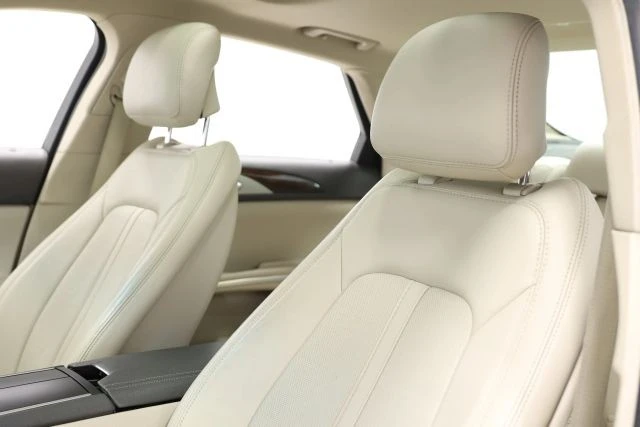 2016 Lincoln MKZ - Image 18 of 31