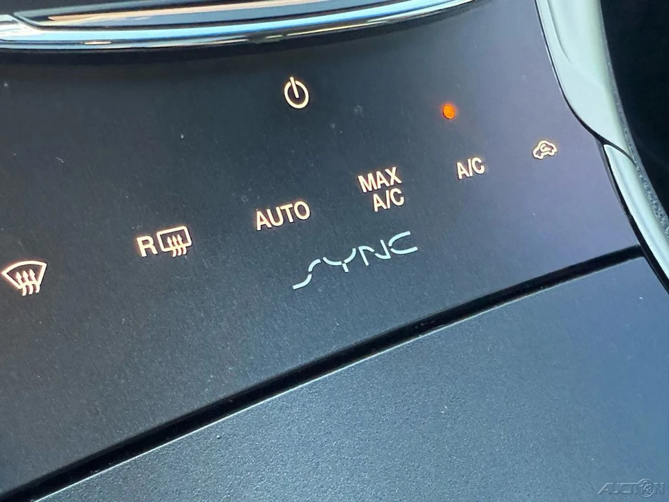 2016 Lincoln MKZ - Image 18 of 21