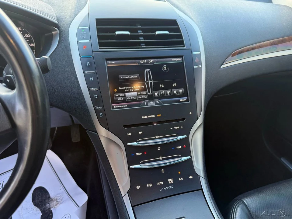 2016 Lincoln MKZ - Image 16 of 21