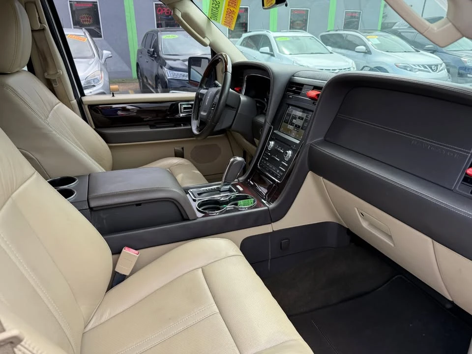 2016 Lincoln Navigator - Image 10 of 20