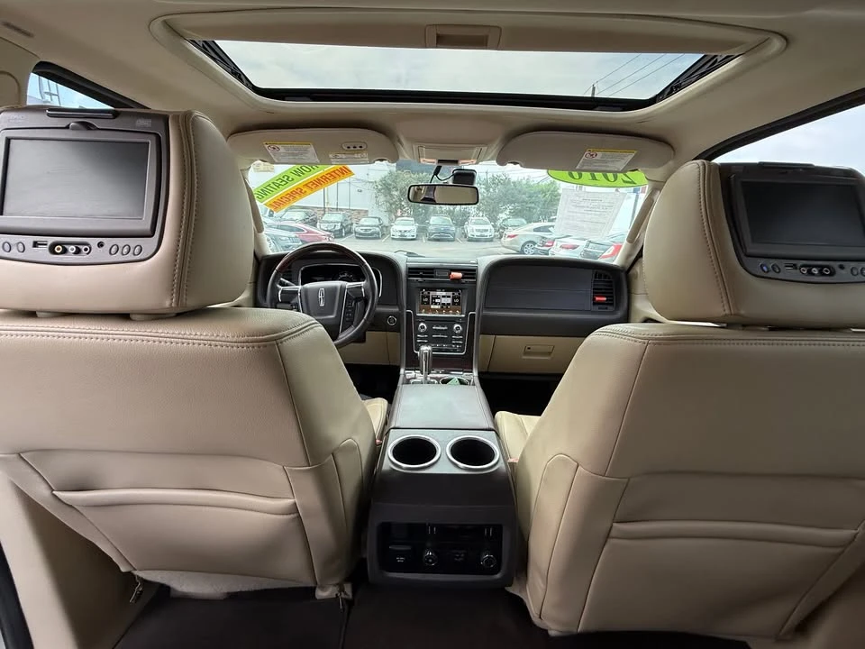 2016 Lincoln Navigator - Image 9 of 20