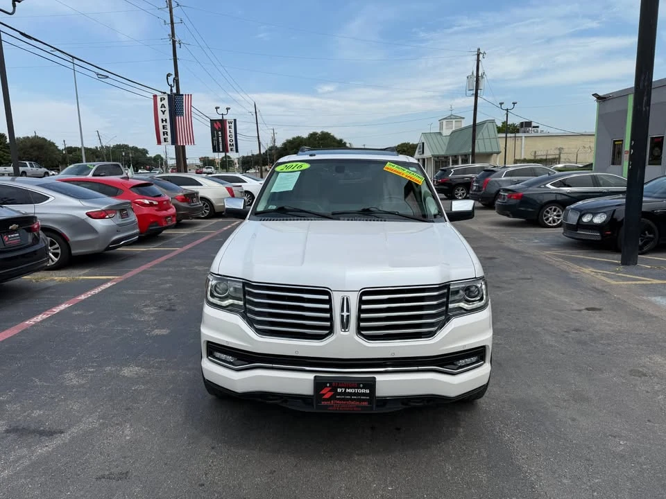 2016 Lincoln Navigator - Image 2 of 20