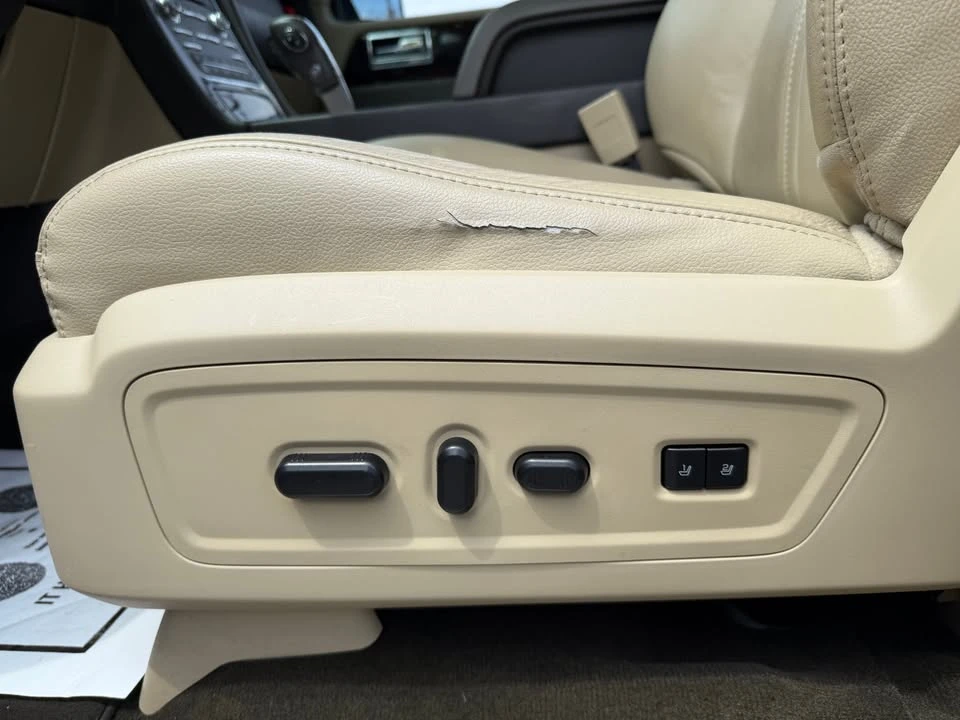 2016 Lincoln Navigator - Image 19 of 20