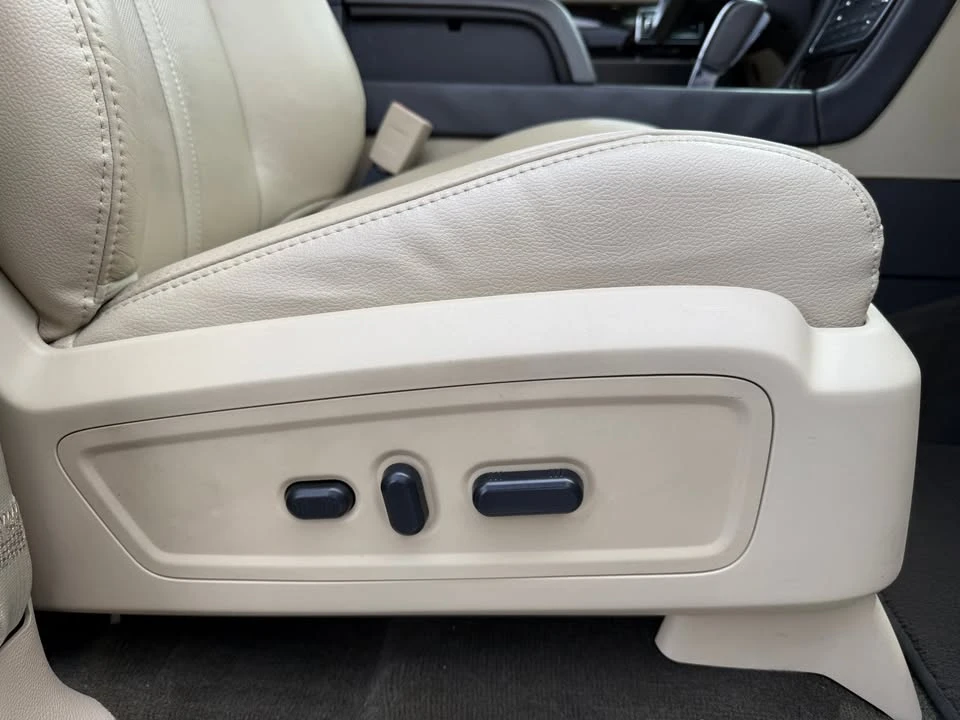 2016 Lincoln Navigator - Image 11 of 20