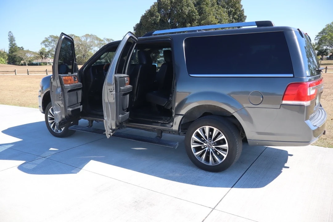 2016 Lincoln Navigator 3rd Gen - Image 18 of 21