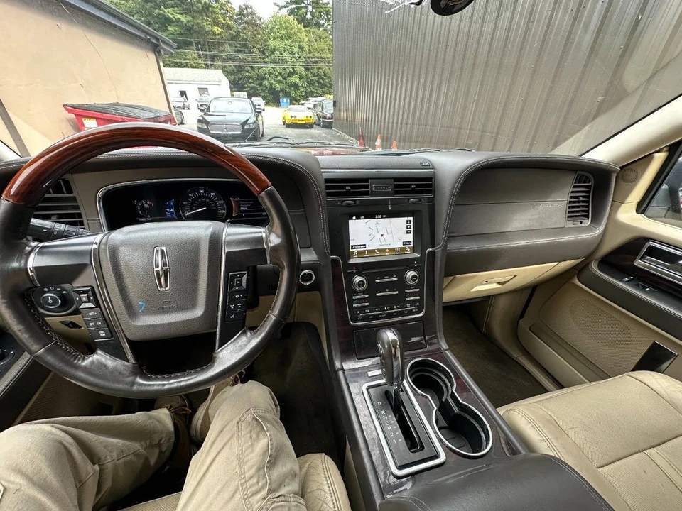 2016 Lincoln Navigator 3rd Gen - Image 17 of 19