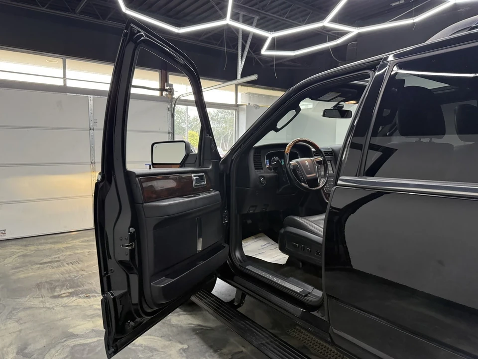 2016 Lincoln Navigator 3rd Gen - Image 10 of 21