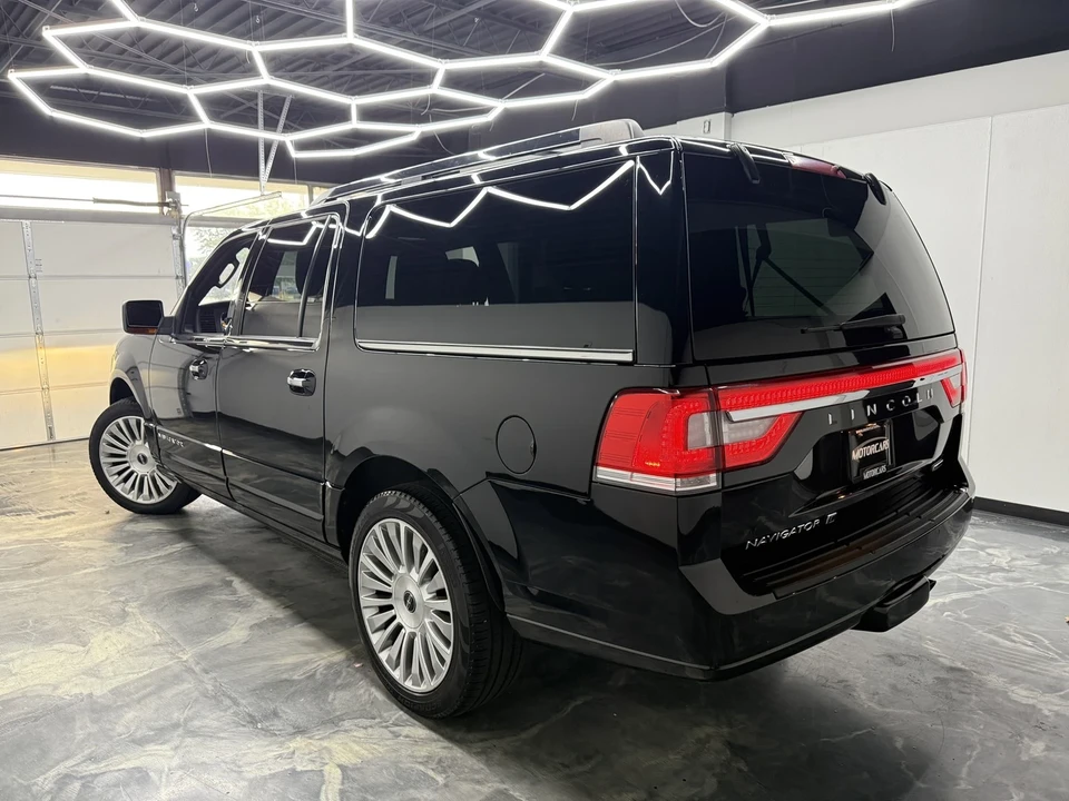 2016 Lincoln Navigator 3rd Gen - Image 3 of 21