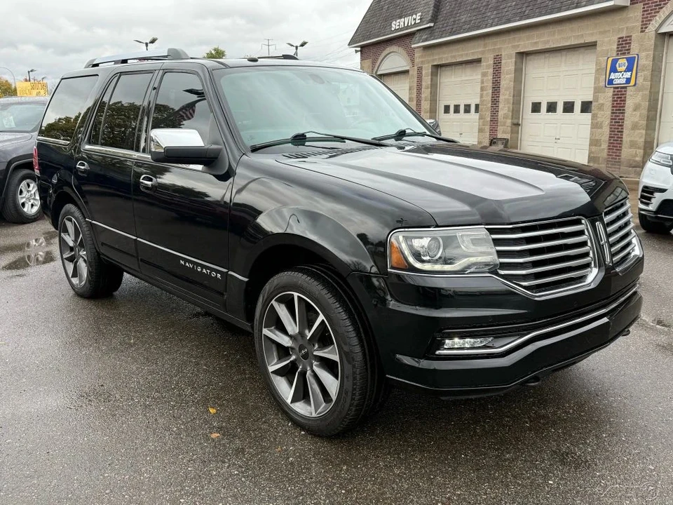 2016 Lincoln Navigator 3rd Gen - Image 3 of 12