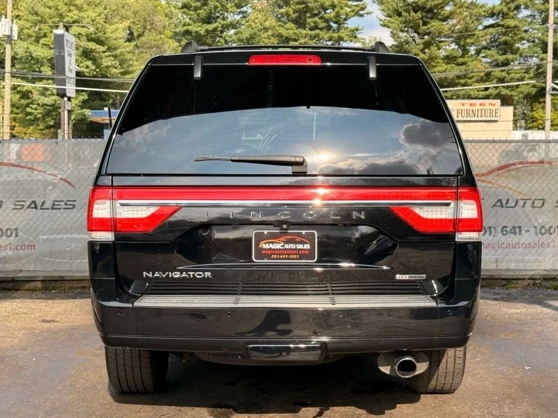 2016 Lincoln Navigator 3rd Gen - Image 10 of 12
