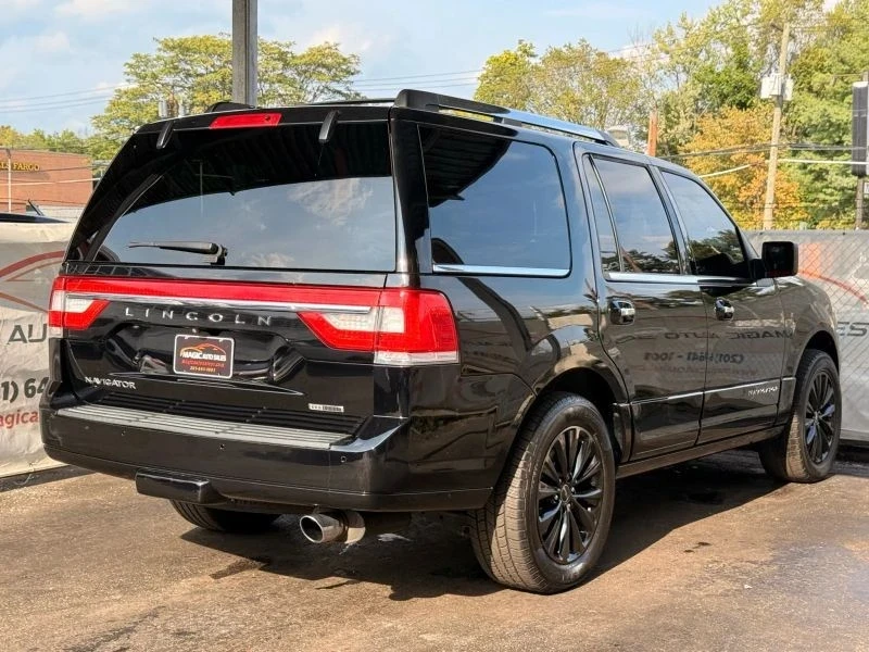 2016 Lincoln Navigator 3rd Gen - Image 9 of 12