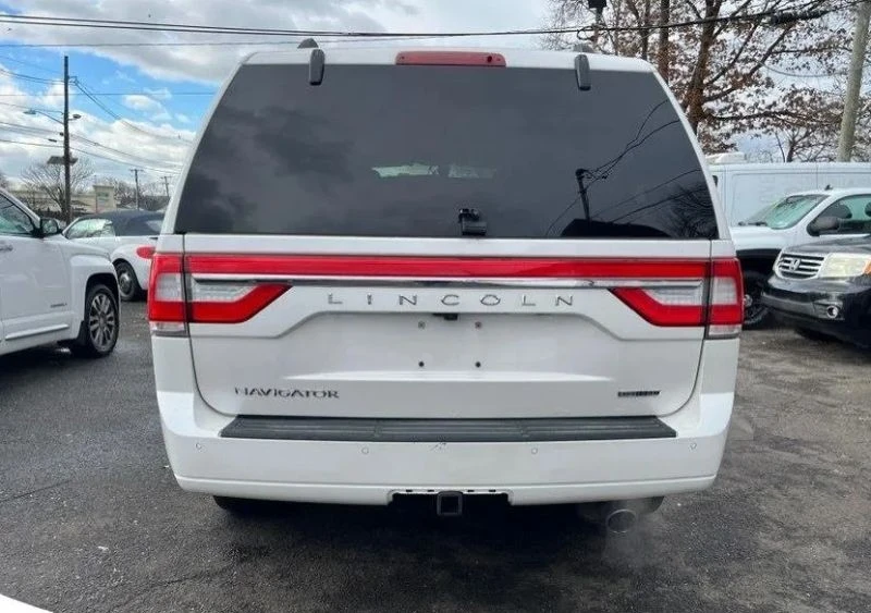 2016 Lincoln Navigator 3rd Gen - Image 8 of 12