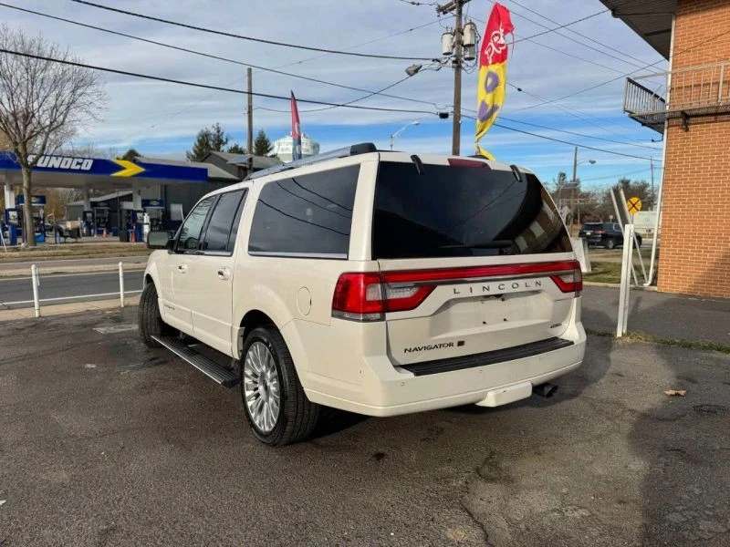 2016 Lincoln Navigator 3rd Gen - Image 11 of 12
