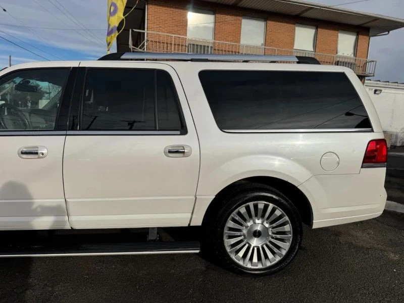 2016 Lincoln Navigator 3rd Gen - Image 9 of 12