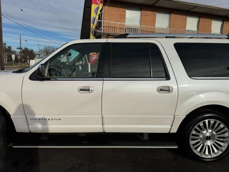 2016 Lincoln Navigator 3rd Gen - Image 8 of 12