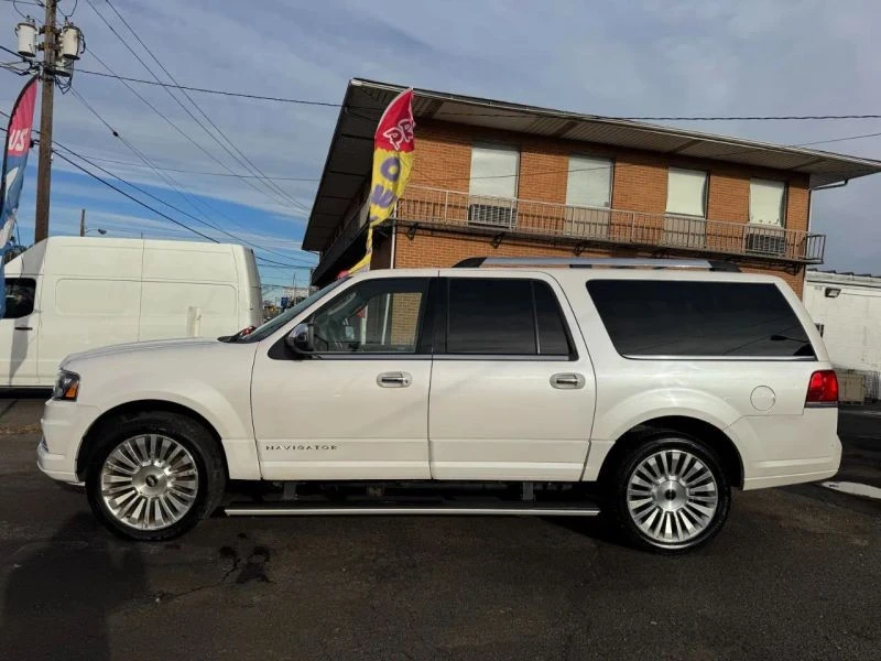2016 Lincoln Navigator 3rd Gen - Image 10 of 12