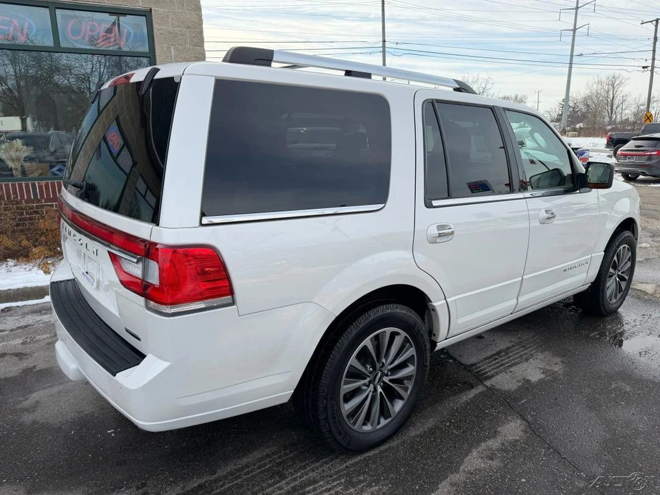 2016 Lincoln Navigator 3rd Gen - Image 5 of 12