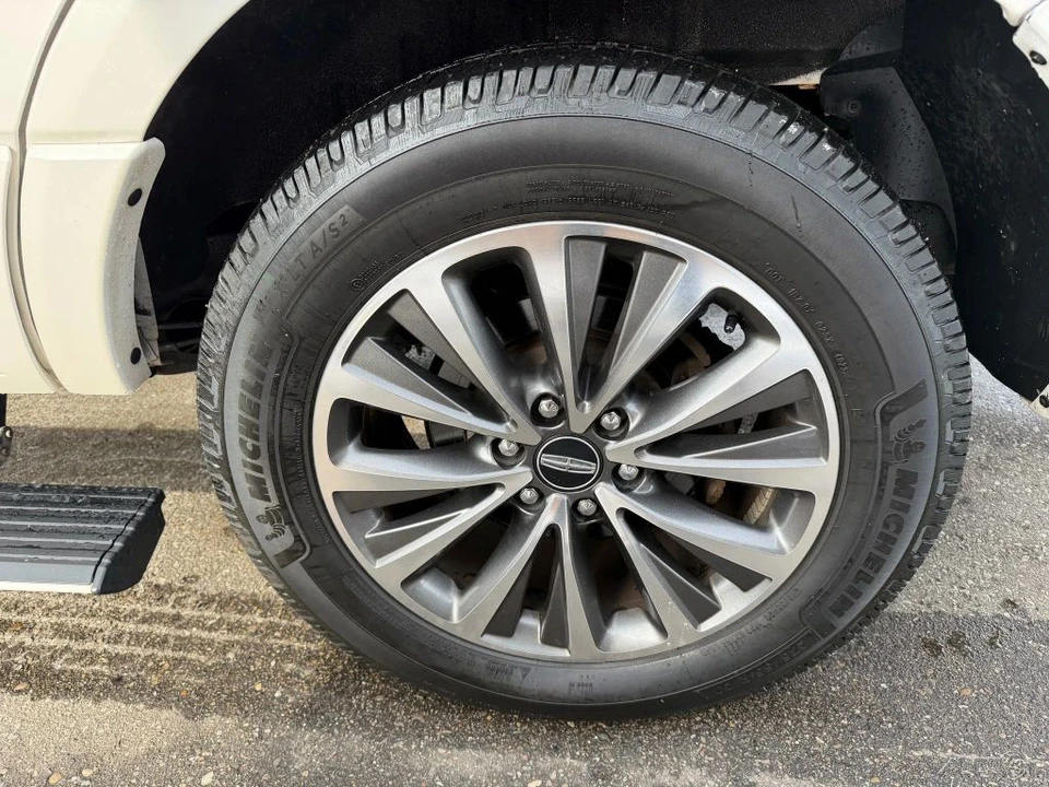 2016 Lincoln Navigator 3rd Gen - Image 11 of 12