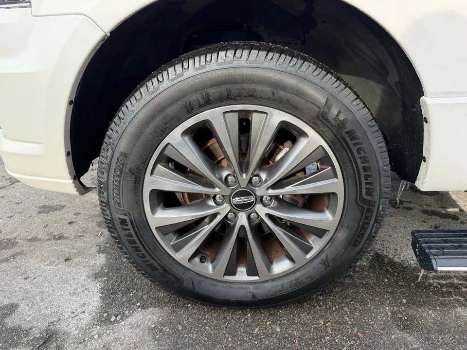 2016 Lincoln Navigator 3rd Gen - Image 10 of 12