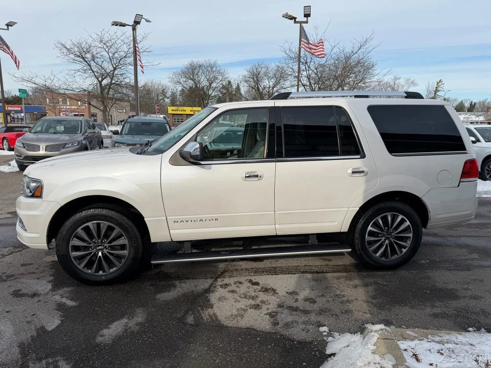 2016 Lincoln Navigator 3rd Gen - Image 2 of 12