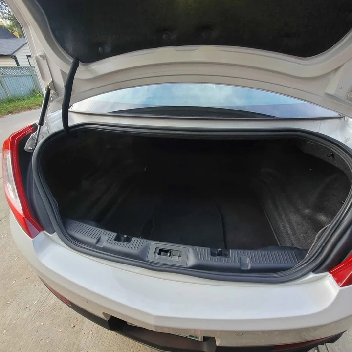 2016 Lincoln MKS - Image 13 of 14