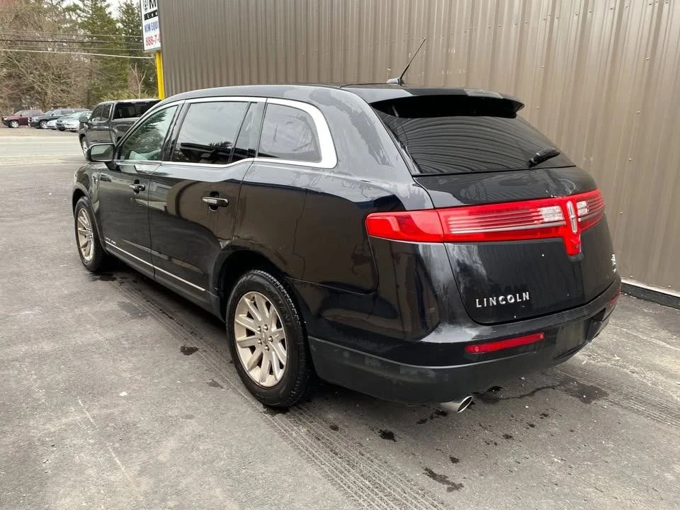 2016 Lincoln MKT - Image 2 of 9