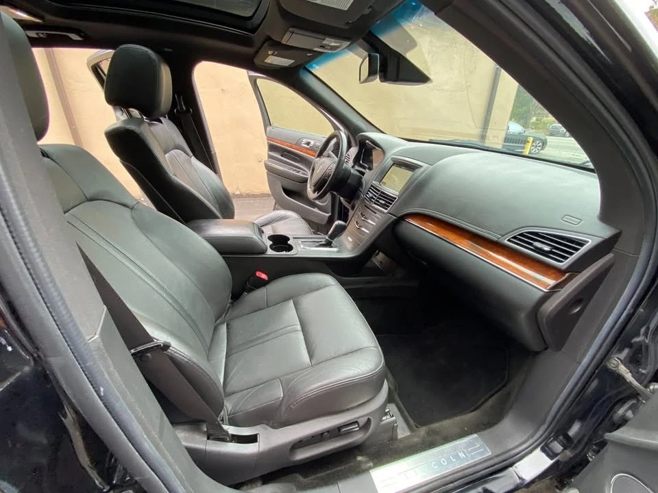 2016 Lincoln MKT - Image 8 of 9