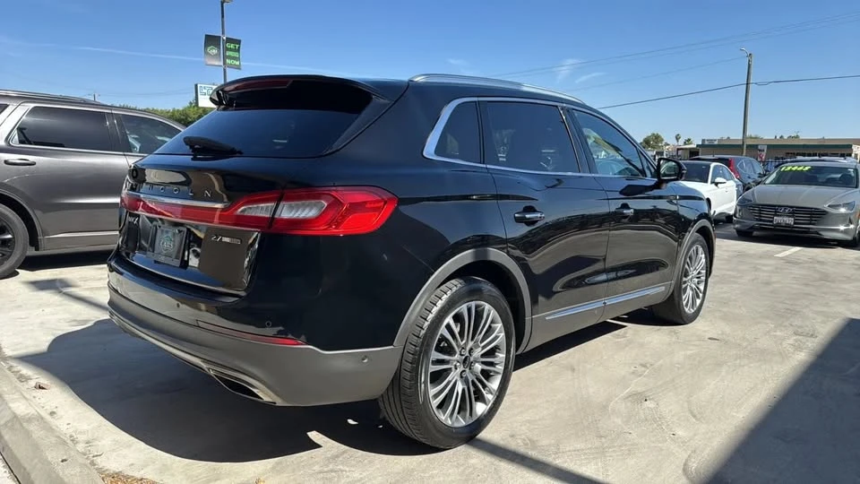 2016 Lincoln MKX - Image 9 of 18