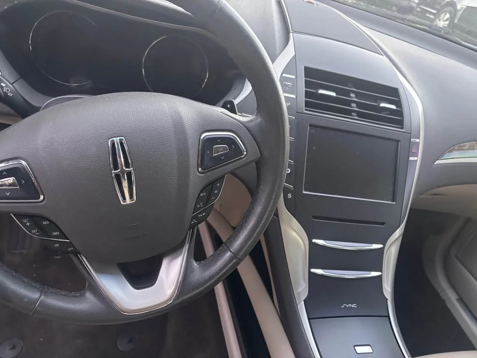 2016 Lincoln MKZ - Image 9 of 10