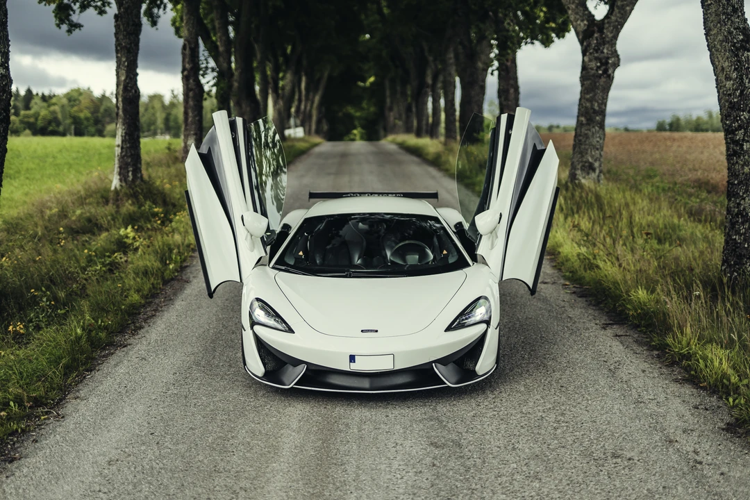 2016 McLaren 570S - Image 13 of 31
