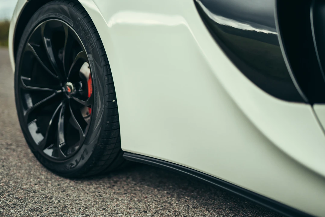 2016 McLaren 570S - Image 28 of 31
