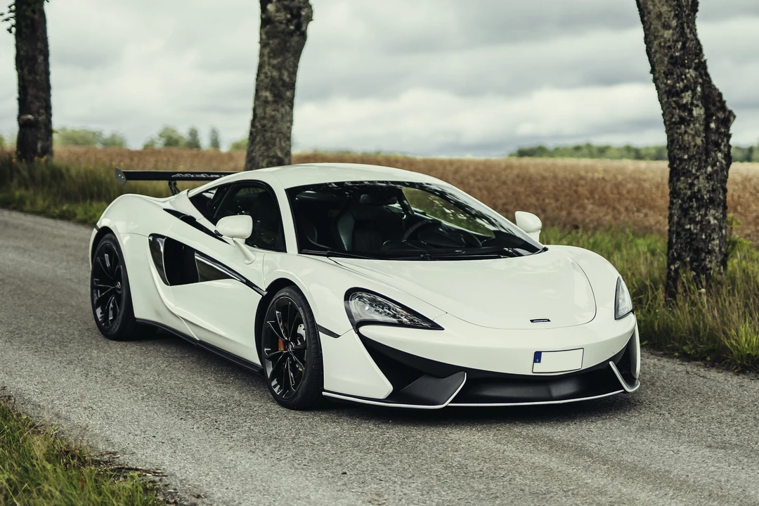 2016 McLaren 570S - Image 2 of 31