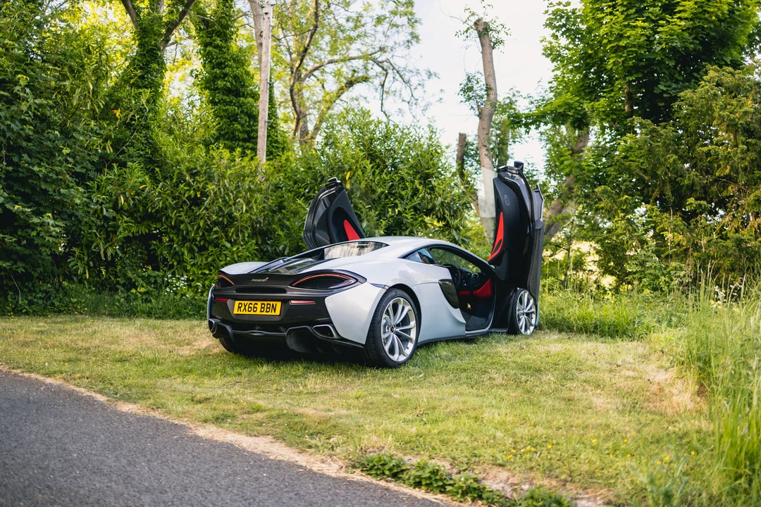 2016 McLaren 570S - Image 11 of 31