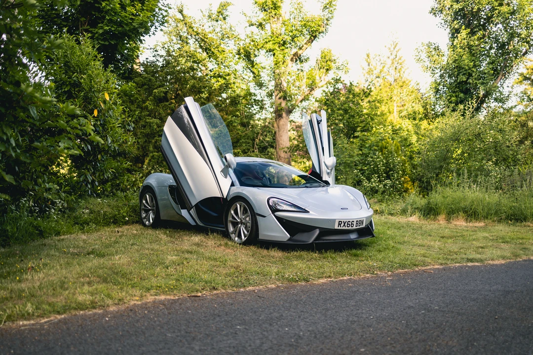 2016 McLaren 570S - Image 3 of 31
