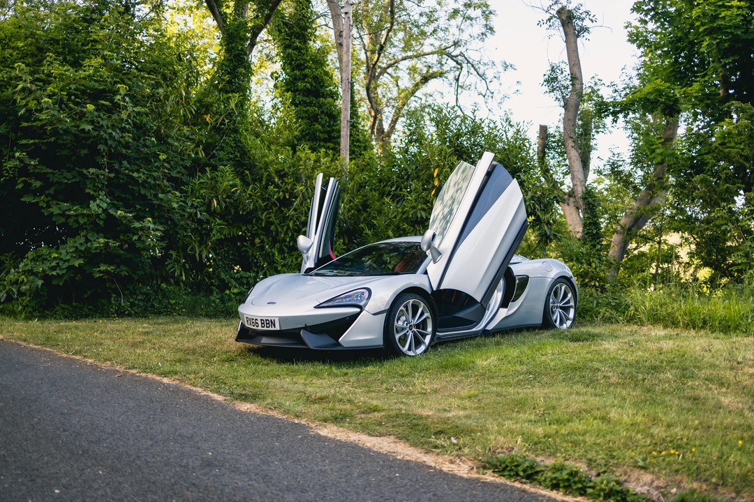 2016 McLaren 570S - Image 4 of 31