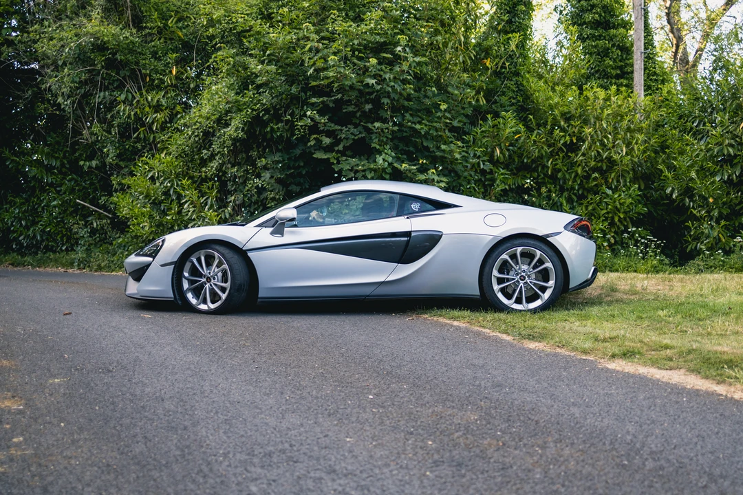 2016 McLaren 570S - Image 14 of 31