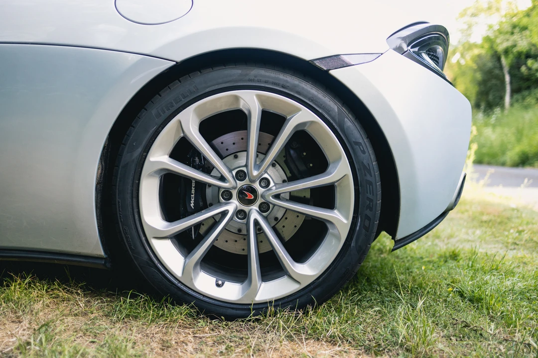 2016 McLaren 570S - Image 26 of 31