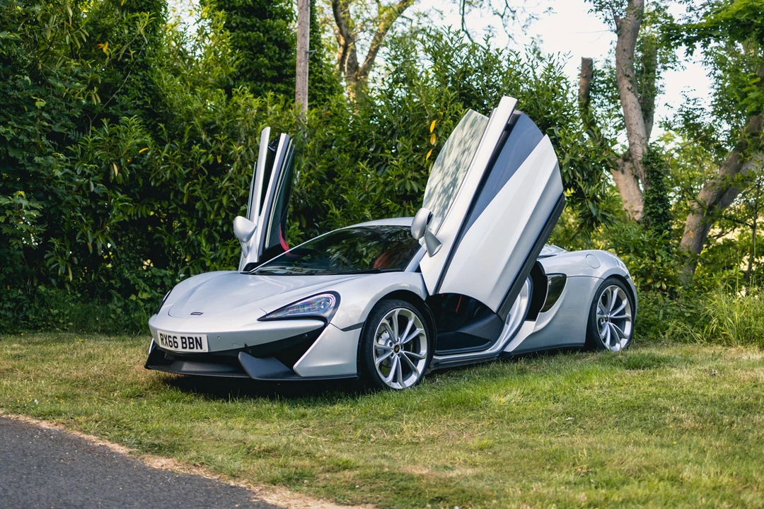 2016 McLaren 570S - Image 2 of 31